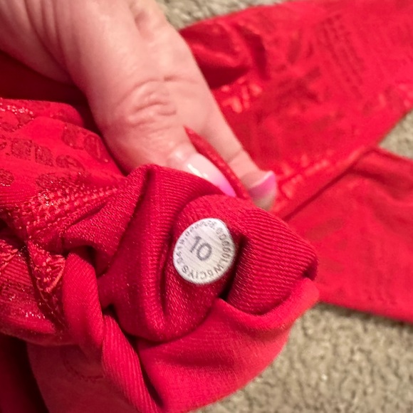 Lululemon red Manifesto foil leggings size 10 - Picture 4 of 5